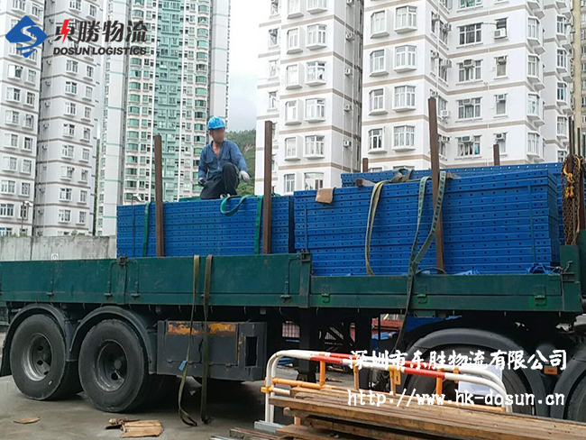 中港物流運(yùn)輸案例：重型大件平板車包車運(yùn)輸--深圳市東勝物流；中港物流,中港專線,中港拖車運(yùn)輸,深圳到香港物流-深圳東勝物流公司,專注中港物流14年